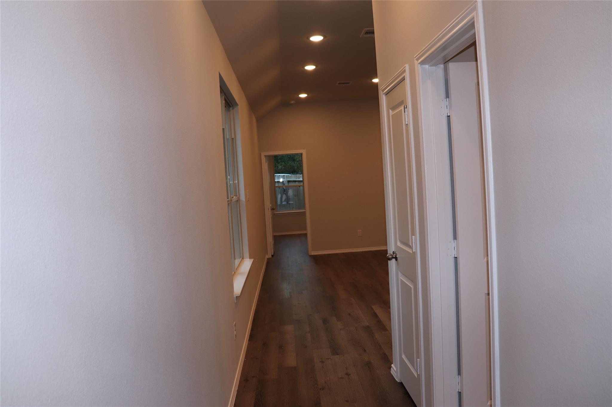 Residential Lease in Willis 5