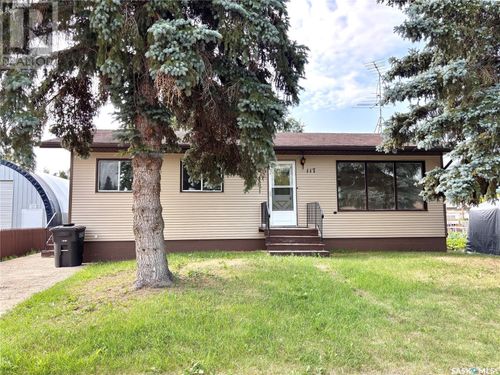 117 2nd St N, Wakaw, SK, S0K4P0 | Card Image