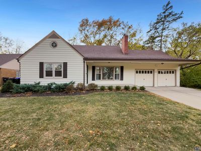 2017 Sw Pembroke Ln, House other with 4 bedrooms, 2 bathrooms and null parking in Topeka KS | Image 1