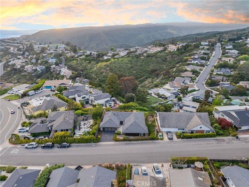 3019 Cresta Way, Laguna Beach, CA, 92651-2016 | Card Image