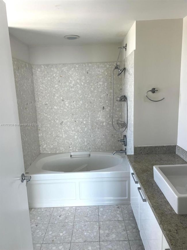 APT-3502 - 185 7 Th St, Condo with 2 bedrooms, 3 bathrooms and null parking in Miami FL | Image 5