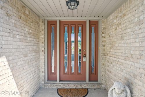 1671 S Shore Dr, Rochester Hills, MI, 48307-4342 | Card Image