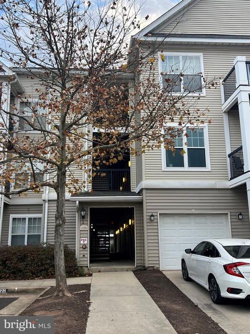 j-13359 Connor Dr, CENTREVILLE, VA, 20120-3052 | Card Image