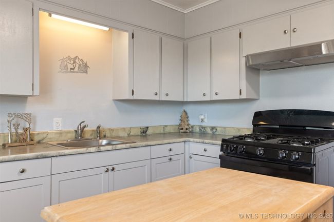 201 E 1 St St, House other with 2 bedrooms, 1 bathrooms and null parking in Claremore OK | Image 17
