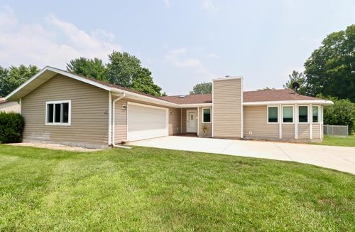 2105 Yorkshire Dr, Beloit, WI, 53511-2383 | Card Image