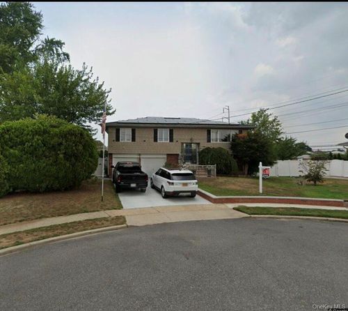 14 Hilton Ct, Hicksville, NY, 11801-1728 | Card Image