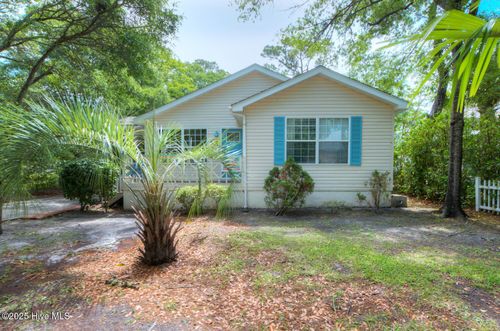 813 Elizabeth Dr, Oak Island, NC, 28465-8040 | Card Image