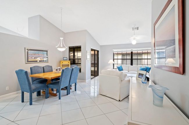 3258 Jog Park Dr, Condo with 2 bedrooms, 2 bathrooms and null parking in Greenacres FL | Image 4