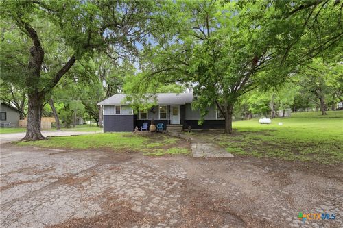 1402 S Howe St, Lampasas, TX, 76550-3013 | Card Image