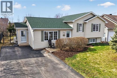 45 Hampton St, Moncton, NB, E1G5H2 | Card Image