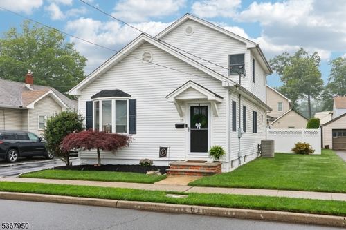 15 5th Ave, Avenel, NJ, 07001-1412 | Card Image
