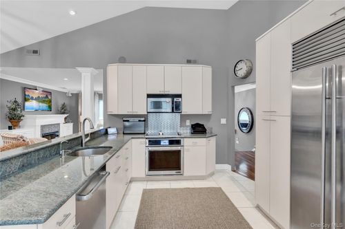 512 Links Drive E, Hempstead, NY, 11572 | Card Image