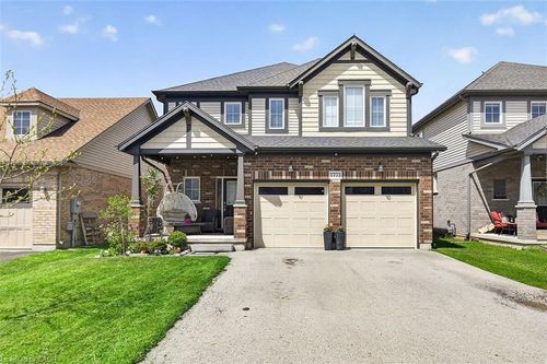 7773 Clendenning St, Niagara Falls, ON, L2G0H2 | Card Image