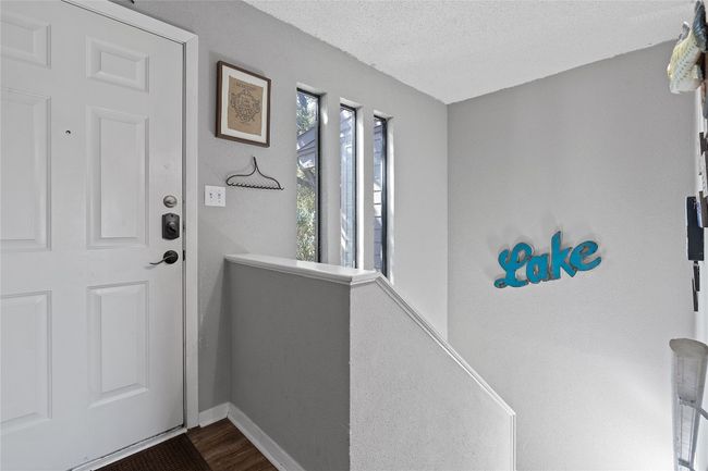 111 Comanche Pt, Townhouse with 3 bedrooms, 2 bathrooms and 2 parking in Point Venture TX | Image 18