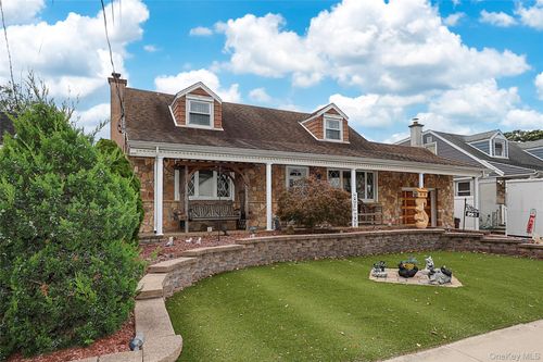 993 Ferngate Dr, Franklin Square, NY, 11010-1803 | Card Image