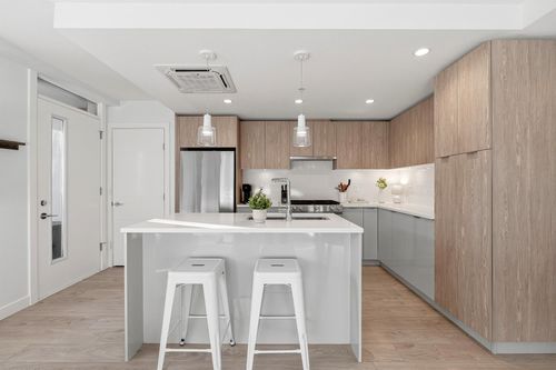 th3-108 E 8th St, North Vancouver, BC, V7L0H1 | Card Image