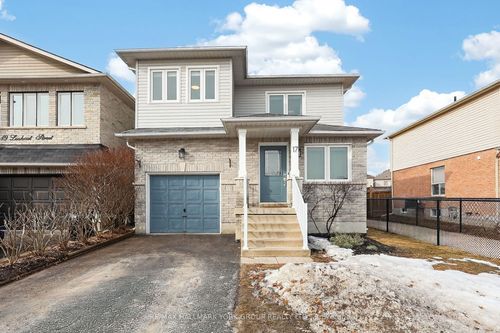 17 Lookout St, Angus, ON, L3W0C3 | Card Image