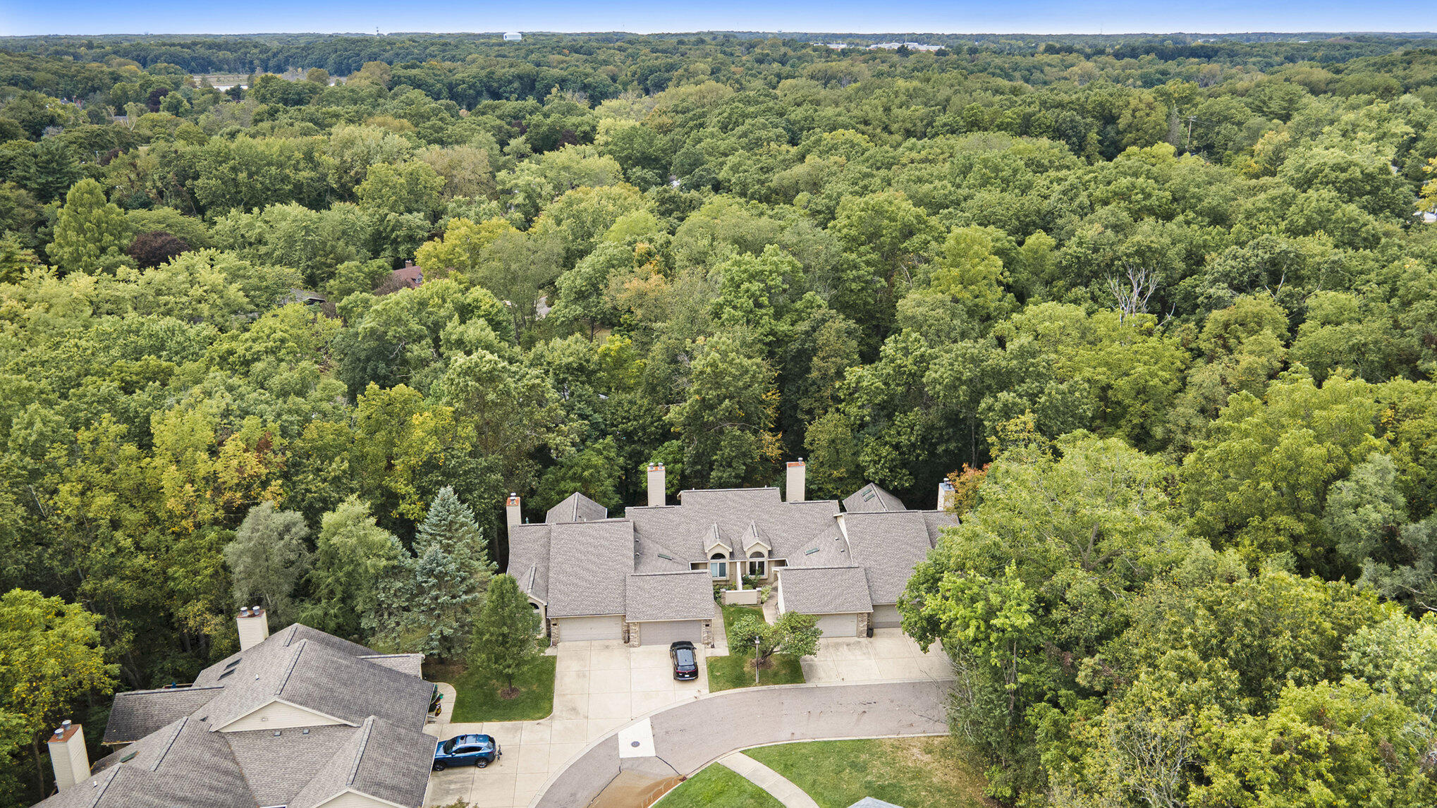 Oakland Ridge Dr, Kalamazoo, MI 49008