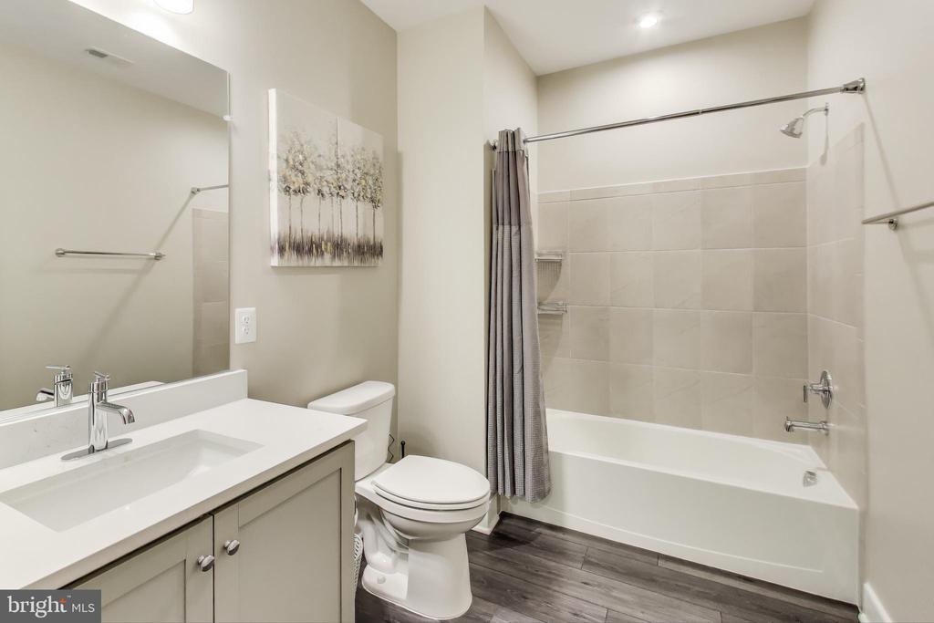 Residential in OXON HILL