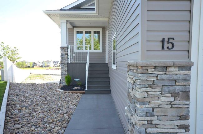 15 Rosse Pl, Home with 2 bedrooms, 2 bathrooms and 2 parking in Sylvan Lake AB | Image 4