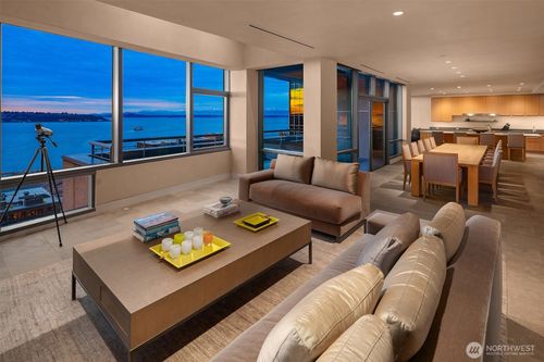 1501-715 2nd Ave, Seattle, WA, 98104-1736 | Card Image