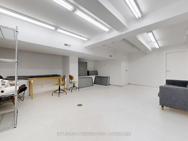 899 Dundas St W, Home with 0 bedrooms, 1 bathrooms and null parking in Toronto ON | Image 11