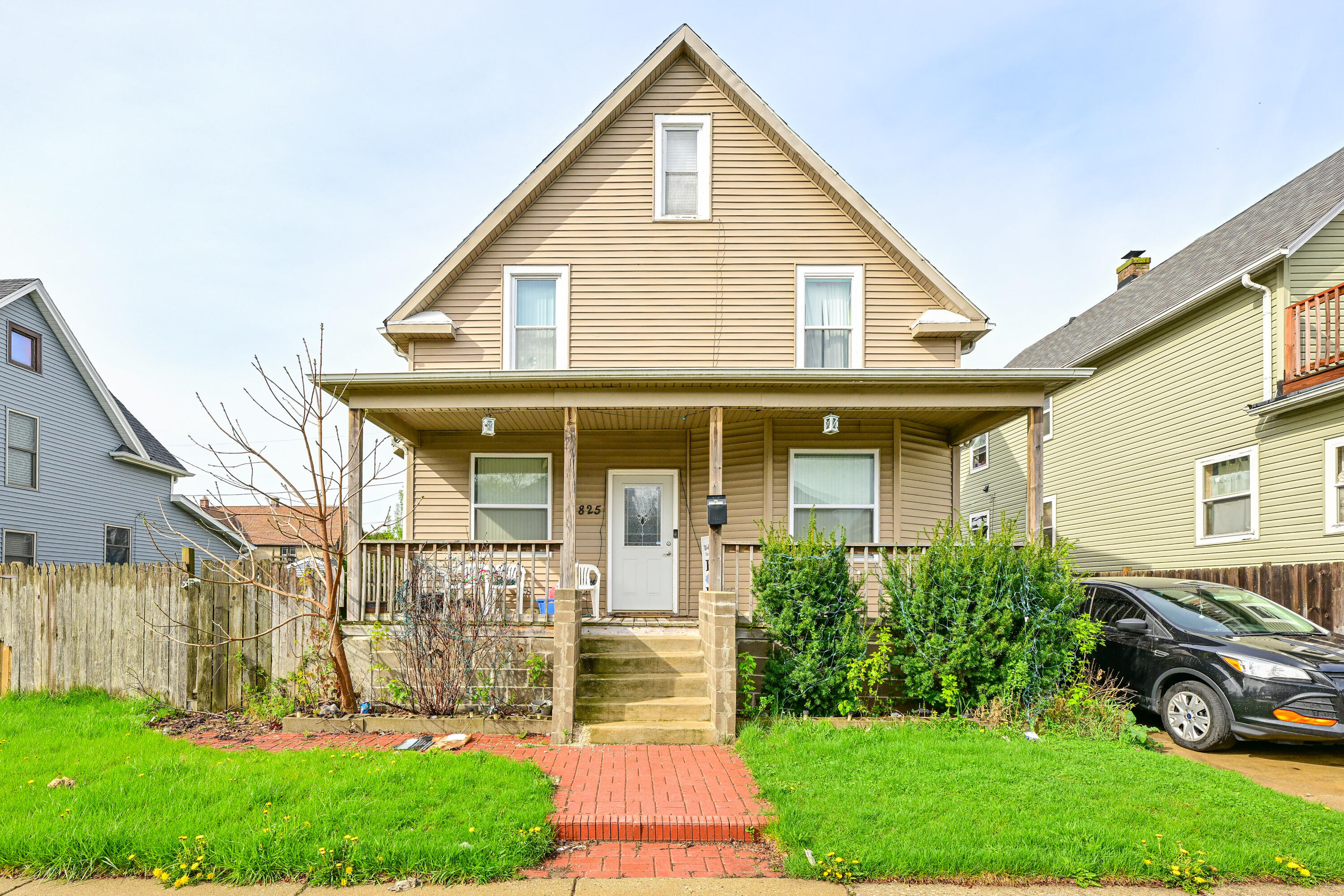 Clayton Ave, Racine, WI 53404