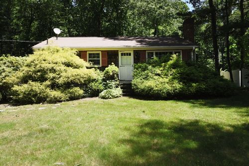 58 Carriage Rd, Hanson, MA, 02341-1209 | Card Image