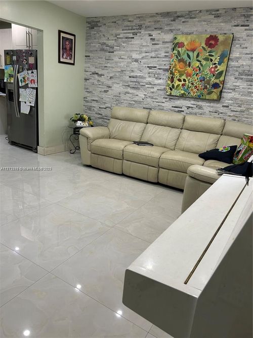 22 E 58th St, Hialeah, FL, 33013-1242 | Card Image