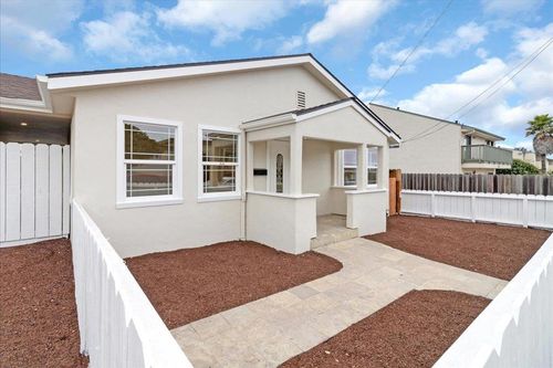 224 Palm Ave, Marina, CA, 93933-3517 | Card Image