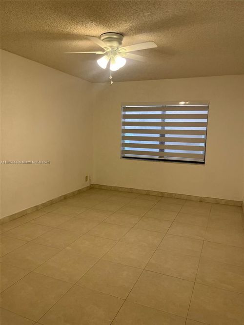 apt-317-8290 Lake Dr, Doral, FL, 33166-4673 | Card Image