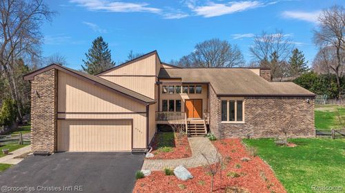 4566 Walden Dr, Bloomfield Hills, MI, 48301-1149 | Card Image