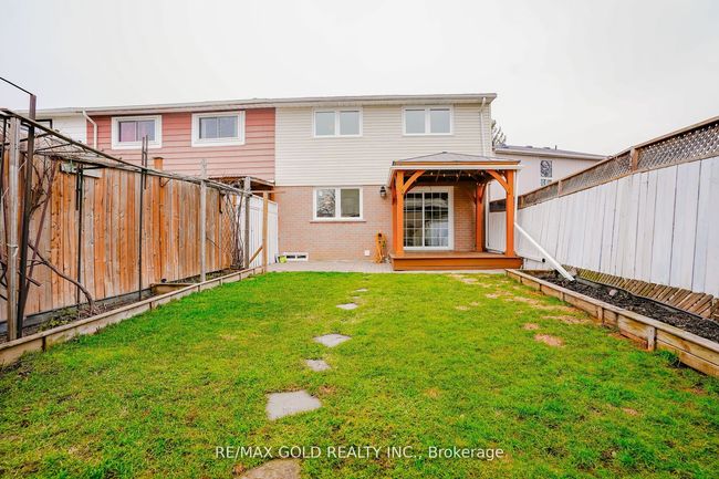 9 Havendale Crt, House attached with 4 bedrooms, 2 bathrooms and 5 parking in Brampton ON | Image 37
