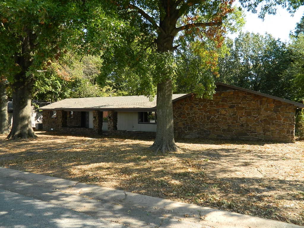 Mock St, Prairie Grove, AR 72753