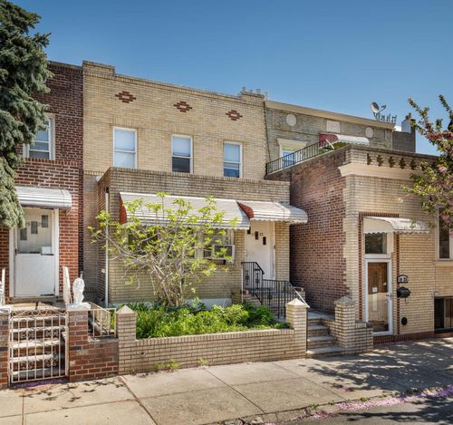 19 23rd Rd, Astoria, NY, 11105-3723 | Card Image