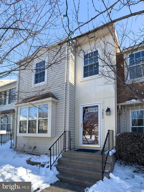 5809 Waterdale Ct, CENTREVILLE, VA, 20121-3006 | Card Image