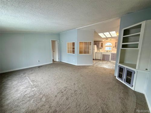 7104 Scarborough Ln, Whitmore Lake, MI, 48189-9090 | Card Image