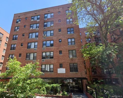 422-83-30 Vietor Ave, Elmhurst, NY, 11373-3227 | Card Image