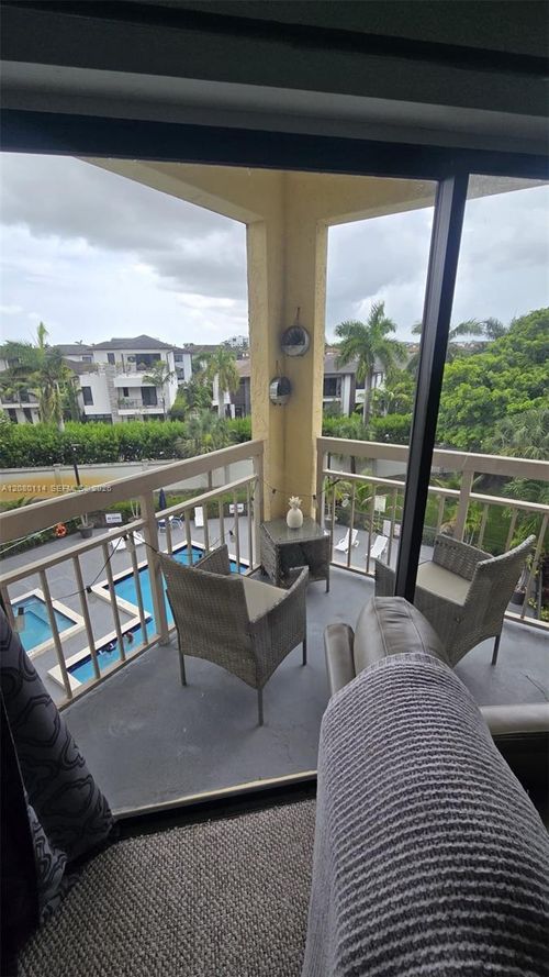 426-8290 Lake Dr, Doral, FL, 33166-4675 | Card Image