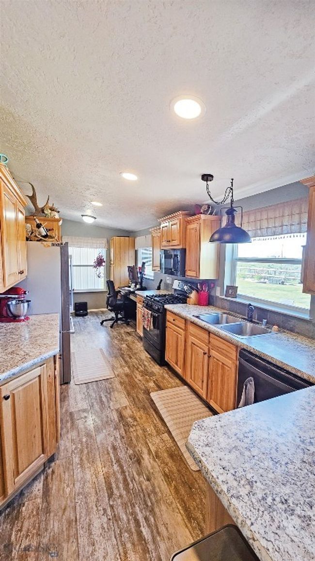 kitchen and office | Image 9
