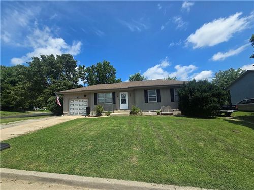 701 E Grandriver St, Clinton, MO, 64735-2323 | Card Image