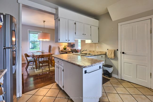 19 Florence St E, House other with 3 bedrooms, 2 bathrooms and 2 parking in Huntsville ON | Image 5
