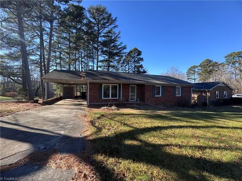 1122 Wells Cir, Asheboro, NC, 27203-6937 | Card Image