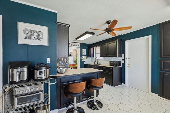 215 S Mulberry St, House other with 4 bedrooms, 4 bathrooms and 6 parking in Luling TX | Image 8