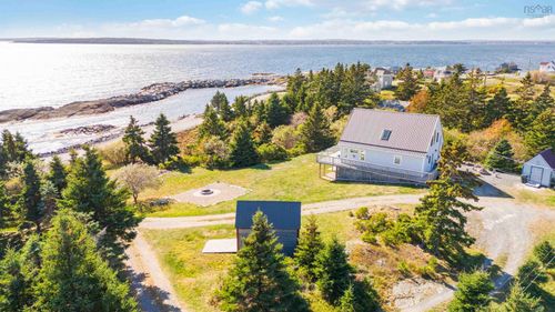 157 The Point Rd, Blue Rocks, NS, B0J2C0 | Card Image