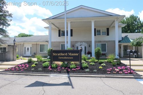 110 Stratford Ln, Rochester Hills, MI, 48309-2073 | Card Image