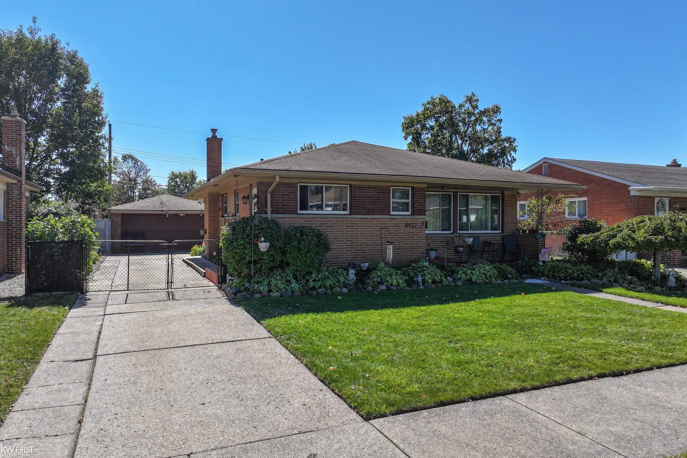 Francine St, Warren, MI 48093