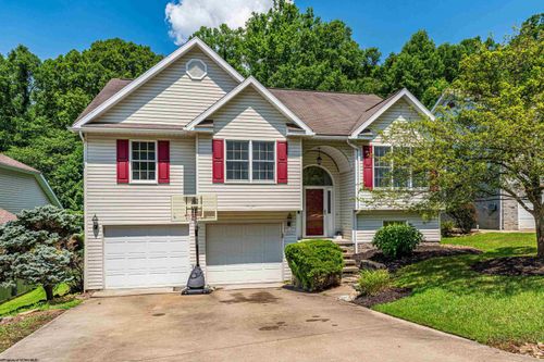 2062 Pinecrest Dr, Morgantown, WV, 26505-8031 | Card Image