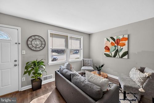 2406 Iverson St, TEMPLE HILLS, MD, 20748-6803 | Card Image