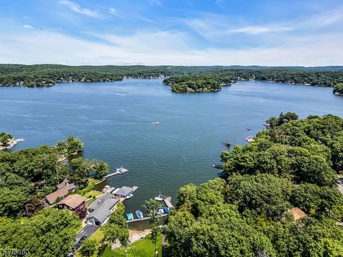 104 Bishop Rock Rd, Hopatcong, NJ, 07843-1905 | Card Image